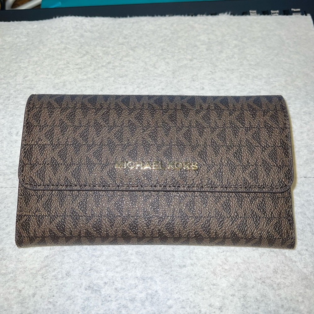 Michael kors jet set lrg trifold wallet